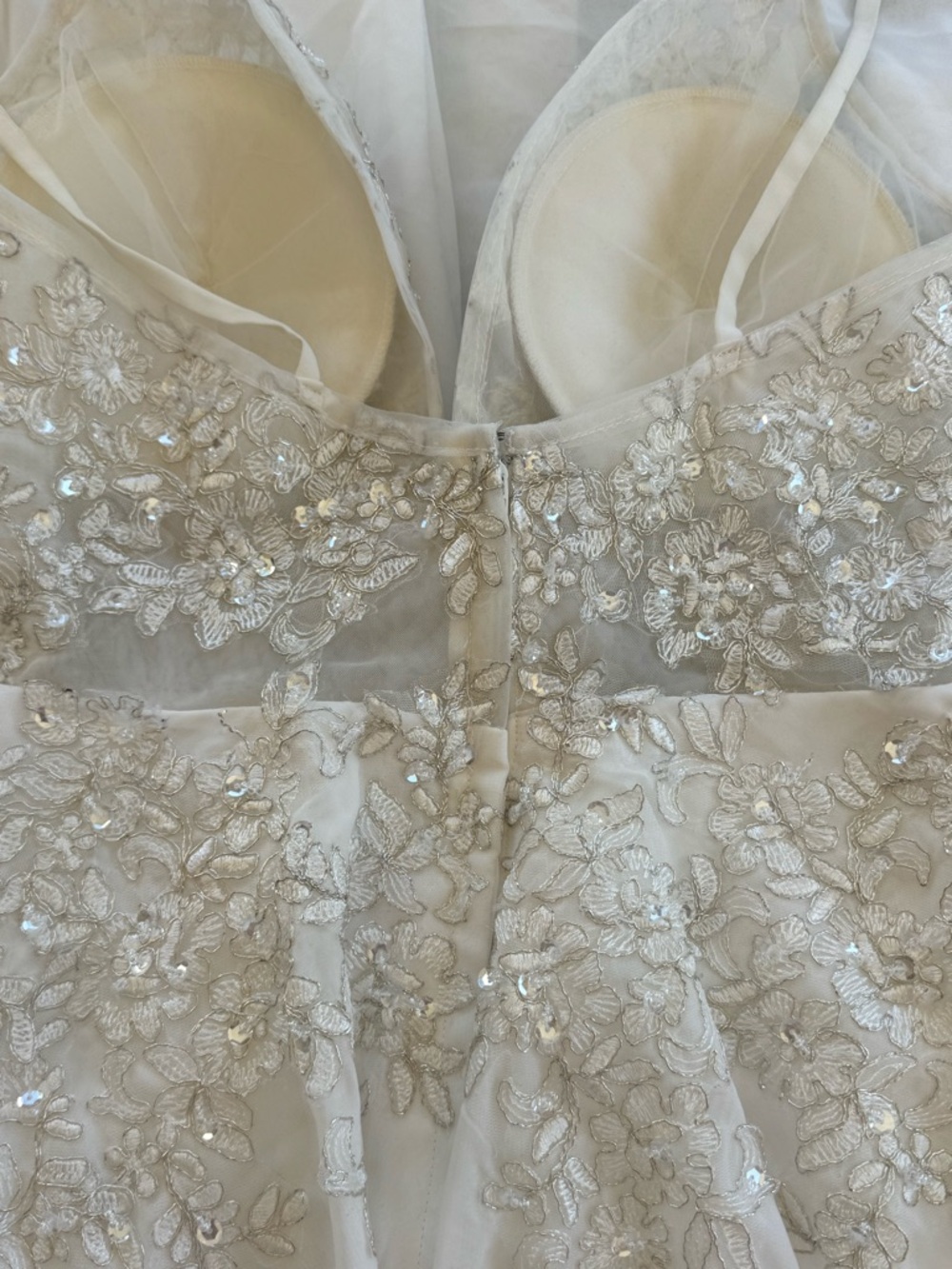Elegant Ivory Lace Appliqué Spaghetti-Strap Dress - Picture 5 of 10